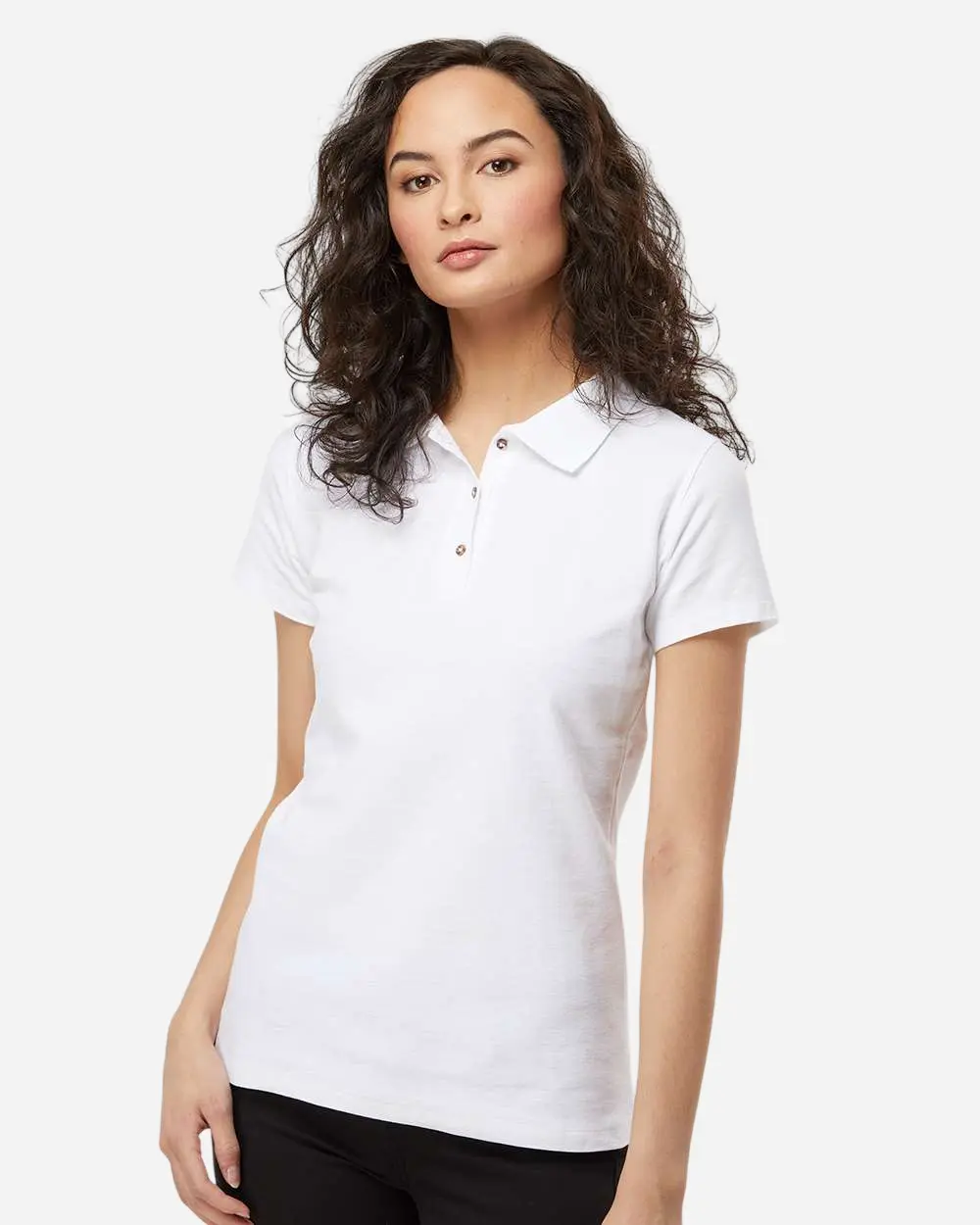 Woman wearing a white short-sleeve polo shirt